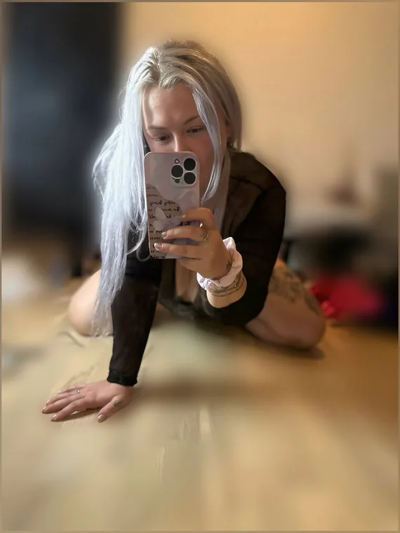 She’s a beautiful mess – dansk OnlyFans-skaber